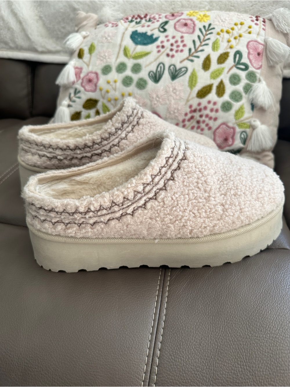 Cozy Women’s Sherpa Slip-On Clog - Light Pink